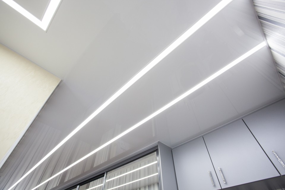 Заказать световые потолки с линией света в г. Коммунистический